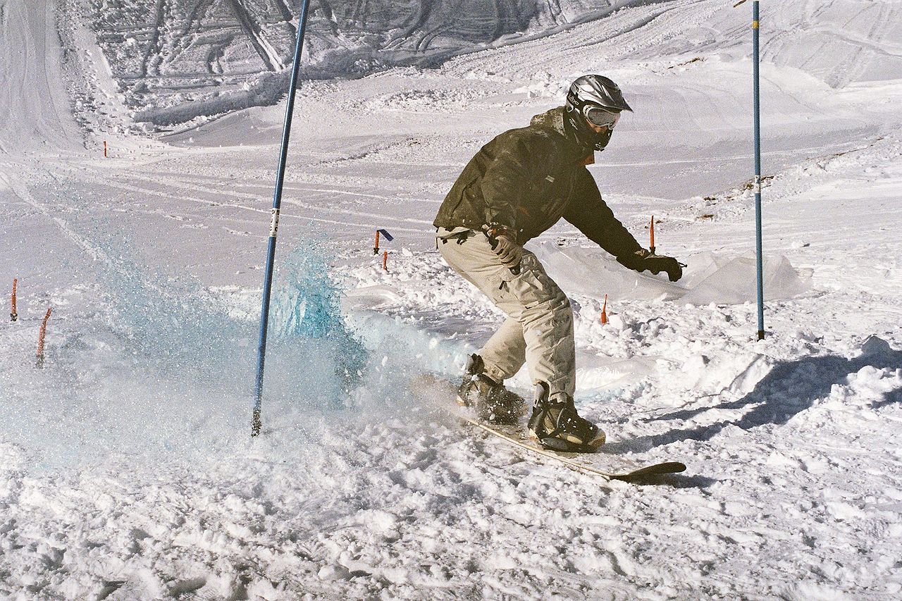 Downhill Snowboard Racing